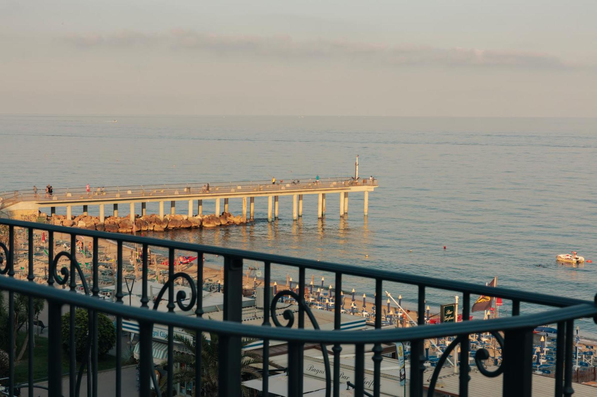 A'Mare Boutique Hotel & Spa Pietra Ligure Εξωτερικό φωτογραφία